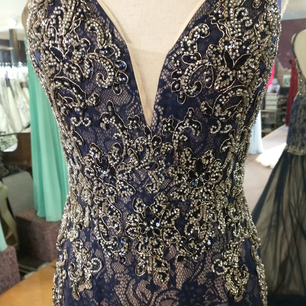 Formal/Prom dress - Picture 3 of 7
